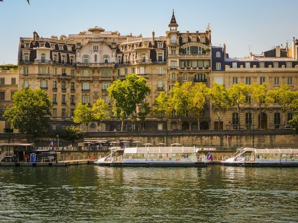 Guide des tarifs des bateaux parisiens en 2023